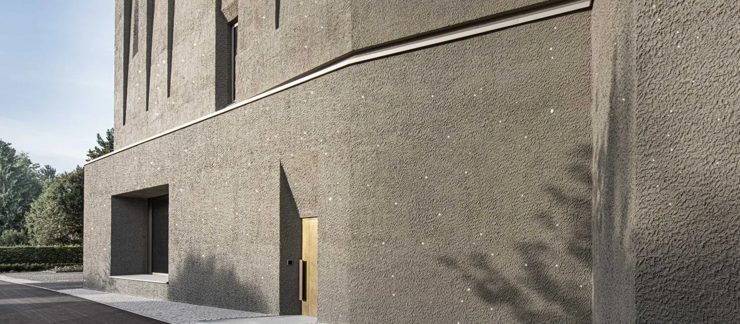 Zunanji omet z lesketajočim videzom na muzeju MAC v kraju Singen, tehnika ometanja StoSignature