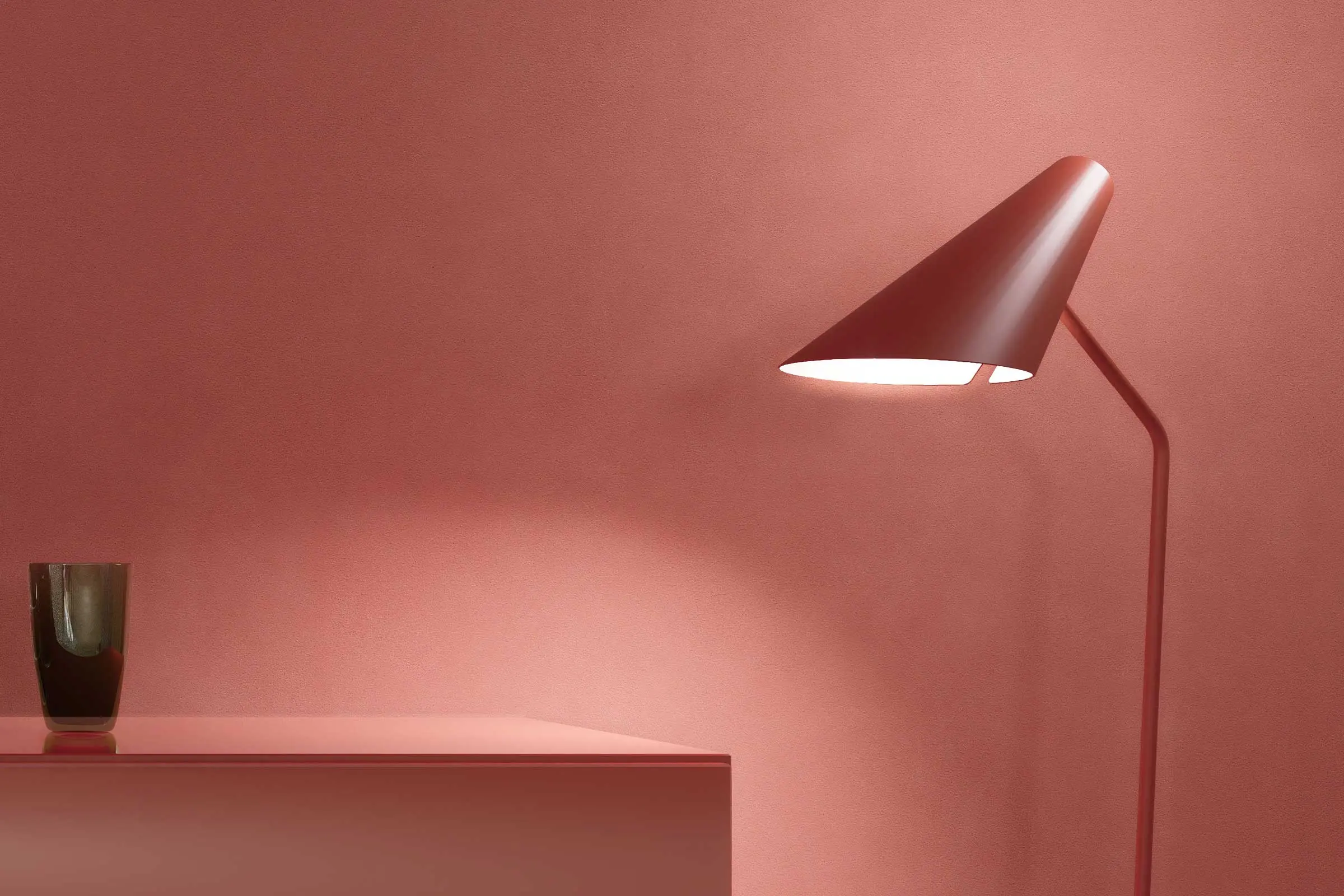 Oblikovanje sten v jedilnici 1, podroben posnetek luči pred rdečo steno, barvni odtenki Interior Col